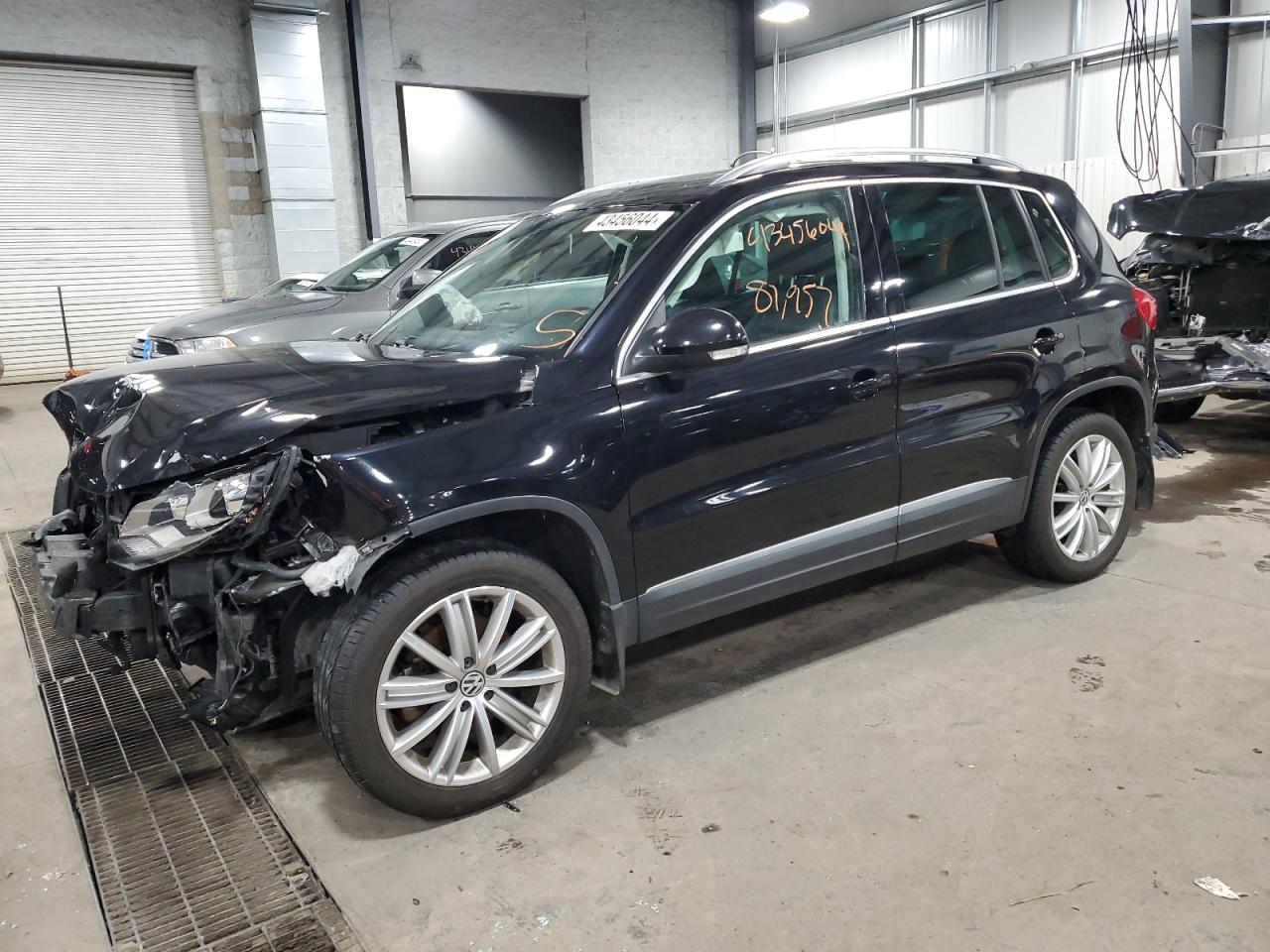 VOLKSWAGEN TIGUAN 2016 wvgbv7ax2gw564265