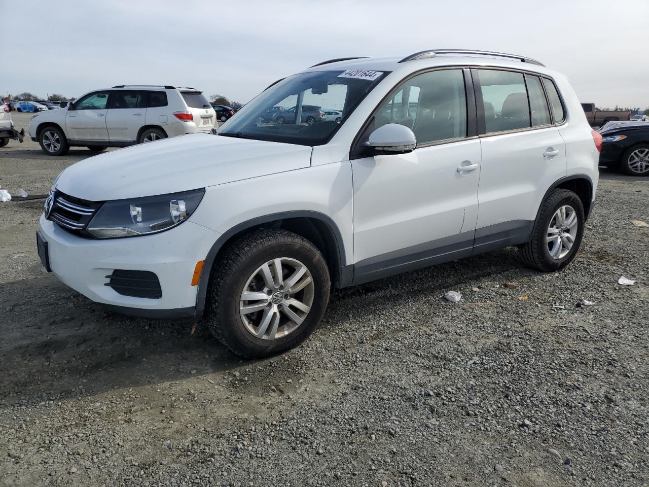 VOLKSWAGEN TIGUAN 2017 wvgbv7ax5hw510203