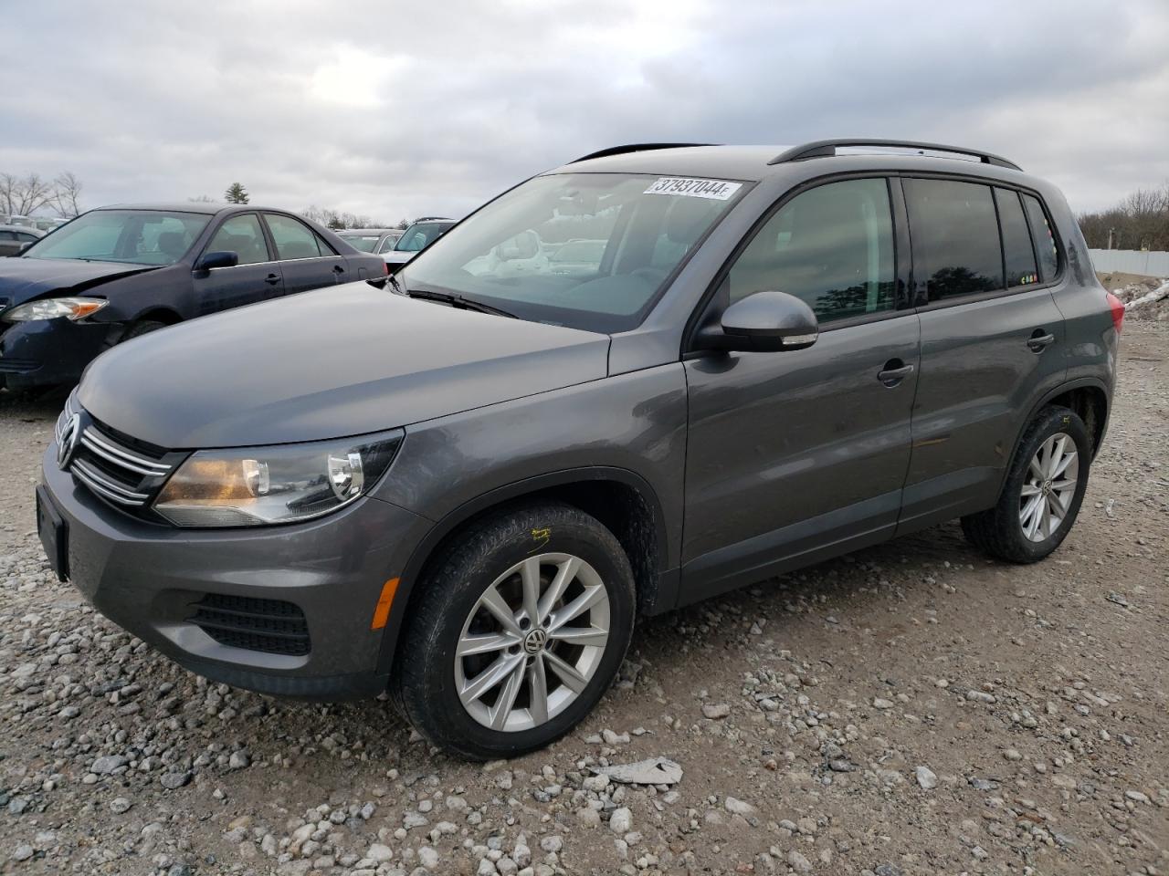 VOLKSWAGEN TIGUAN 2018 wvgbv7ax7jk005907