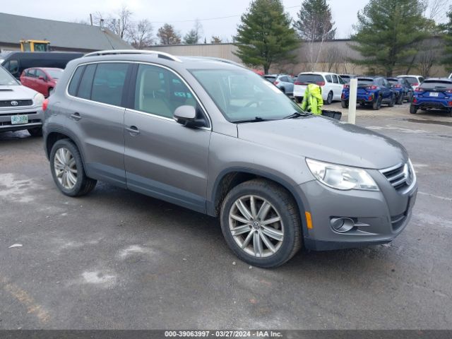 VOLKSWAGEN TIGUAN 2011 wvgbv7ax8bw522014