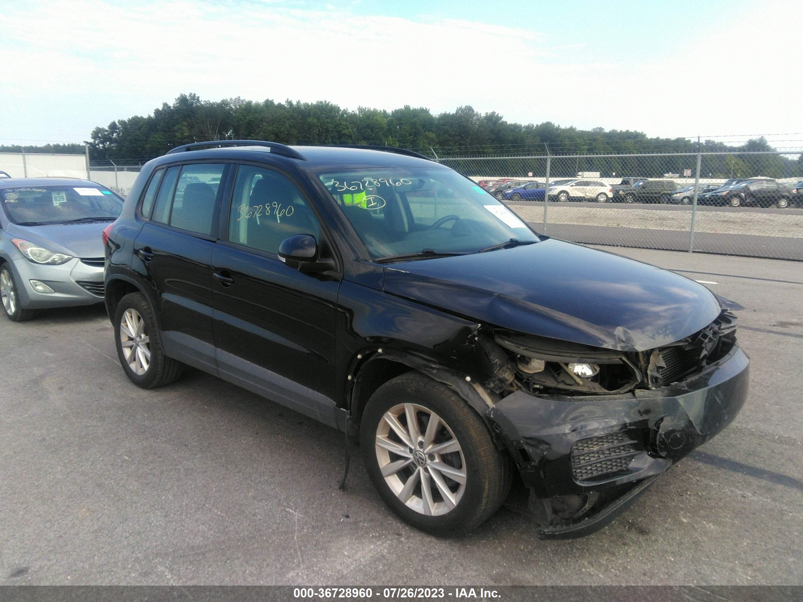 VOLKSWAGEN TIGUAN 2017 wvgbv7ax8hk053104