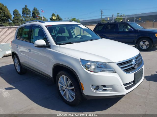 VOLKSWAGEN TIGUAN 2011 wvgbv7axxbw560392