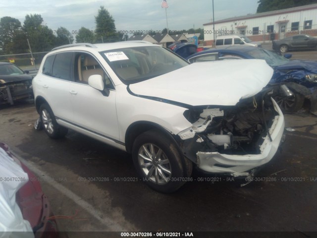 VOLKSWAGEN TOUAREG 2017 wvgef7bp8hd000478