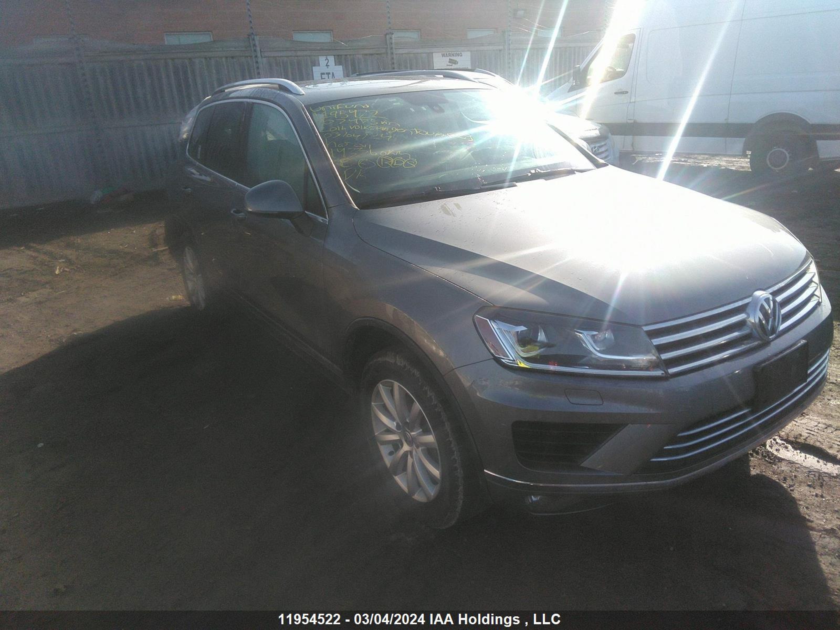 VOLKSWAGEN TOUAREG 2016 wvgep9bp5gd007475