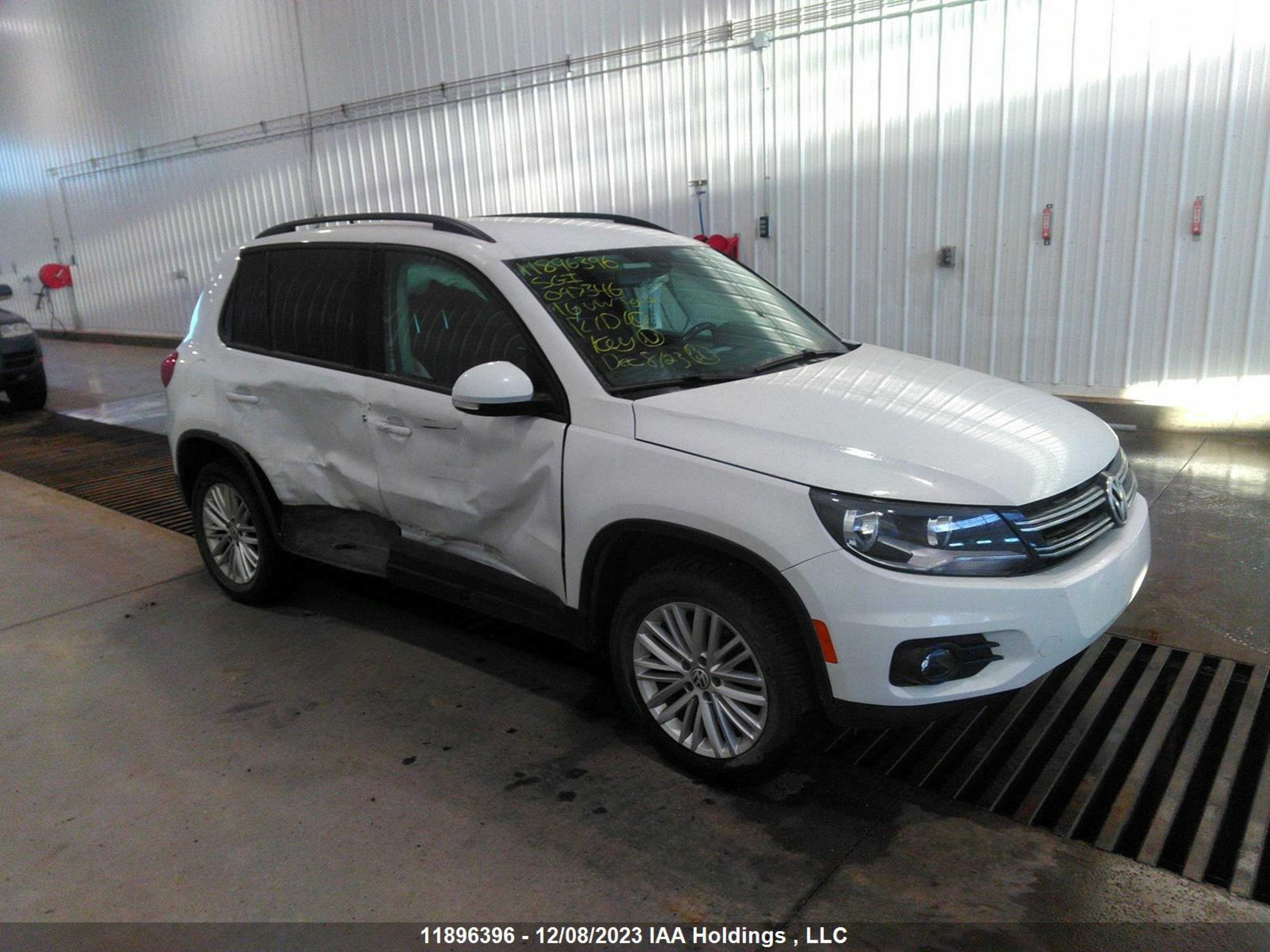 VOLKSWAGEN TIGUAN 2016 wvgjv7ax6gw097346