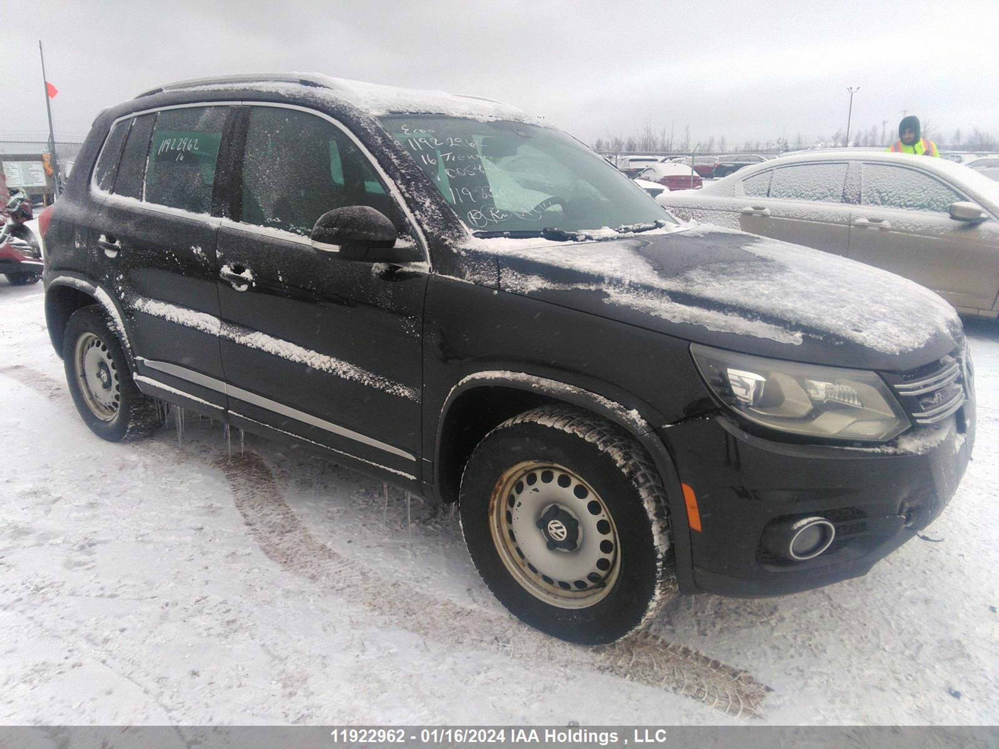 VOLKSWAGEN TIGUAN 2016 wvgjv7axxgw005879