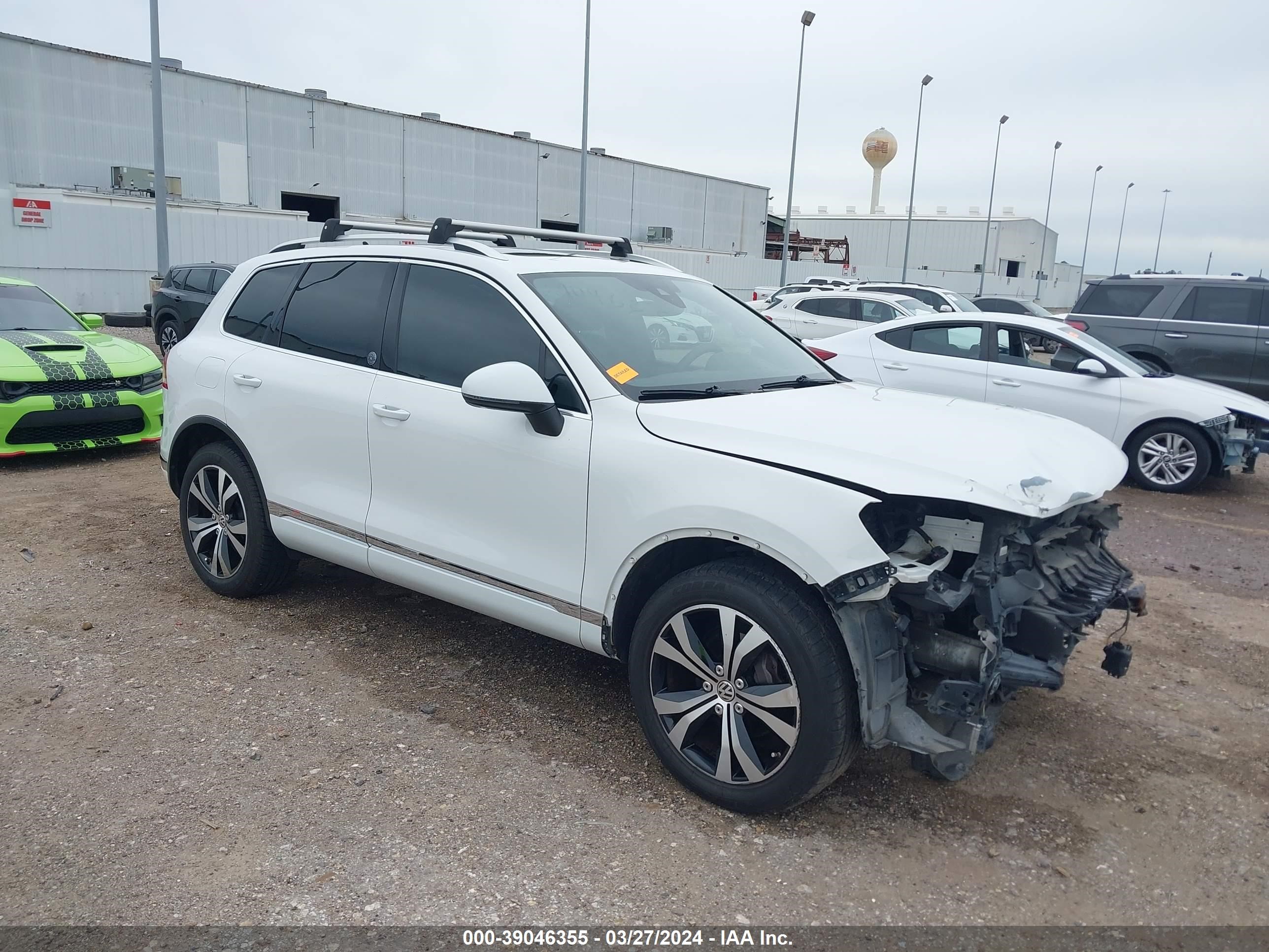 VOLKSWAGEN TOUAREG 2017 wvgrf7bp4hd005758