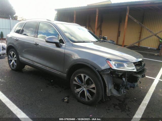 VOLKSWAGEN TOUAREG 2017 wvgrf7bp7hd003146