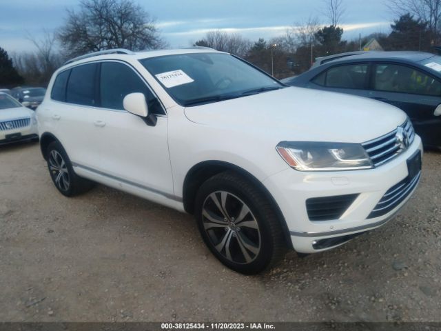 VOLKSWAGEN TOUAREG 2017 wvgrf7bpxhd004713