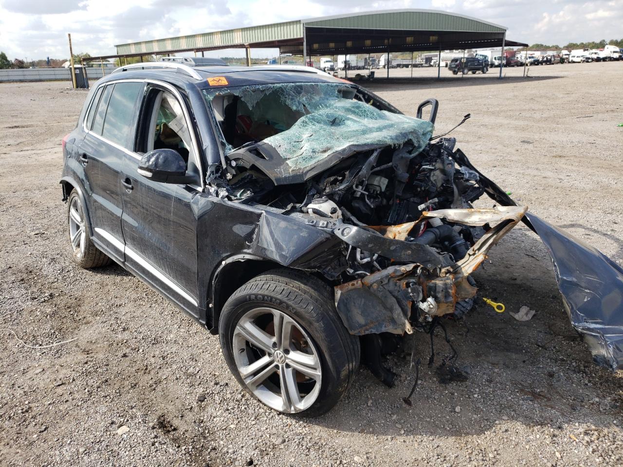 VOLKSWAGEN TIGUAN 2017 wvguv7ax1hk031454