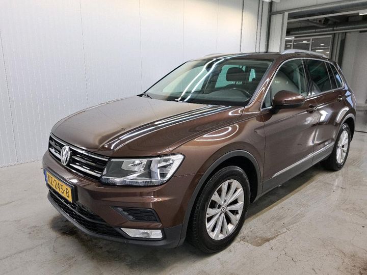 VOLKSWAGEN TIGUAN 2017 wvgzzz5nzhw354148