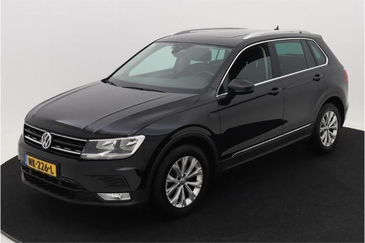 VOLKSWAGEN TIGUAN 2017 wvgzzz5nzhw883282