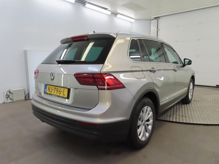 VOLKSWAGEN TIGUAN 2017 wvgzzz5nzhw888840