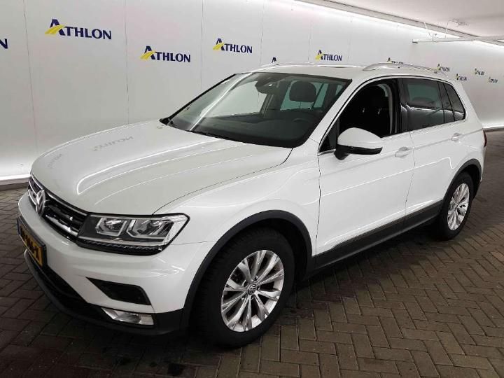 VOLKSWAGEN TIGUAN 2017 wvgzzz5nzhw910245