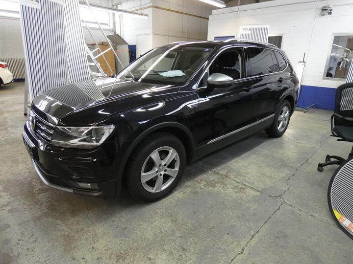 VOLKSWAGEN TIGUAN 2018 wvgzzz5nzjm100651