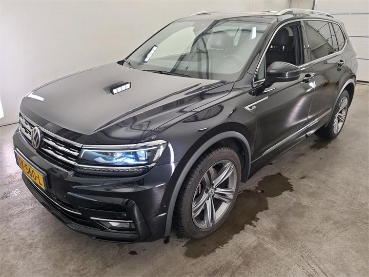 VOLKSWAGEN TIGUAN 2018 wvgzzz5nzjm180520