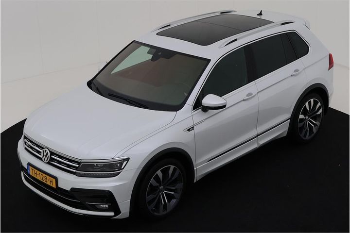 VOLKSWAGEN TIGUAN 2018 wvgzzz5nzjw433466