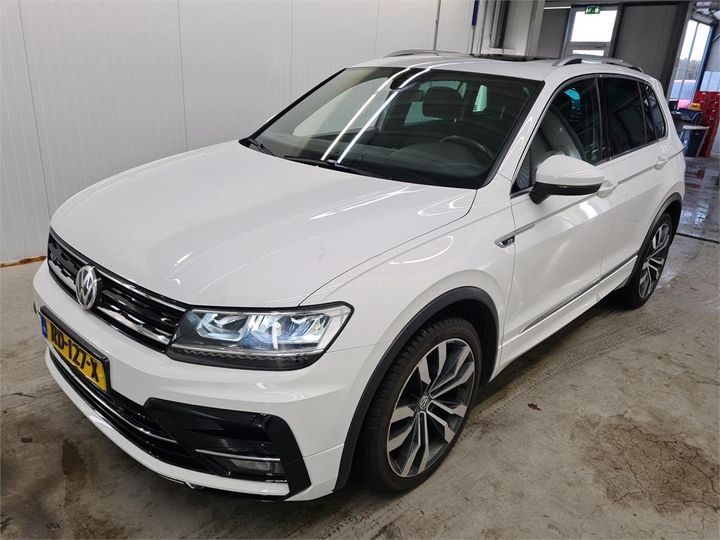 VOLKSWAGEN TIGUAN 2017 wvgzzz5nzjw833553