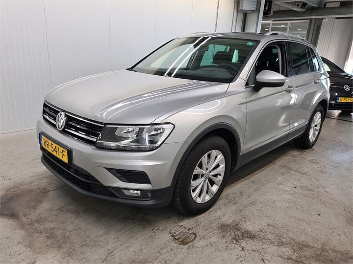 VOLKSWAGEN TIGUAN 2018 wvgzzz5nzjw880135