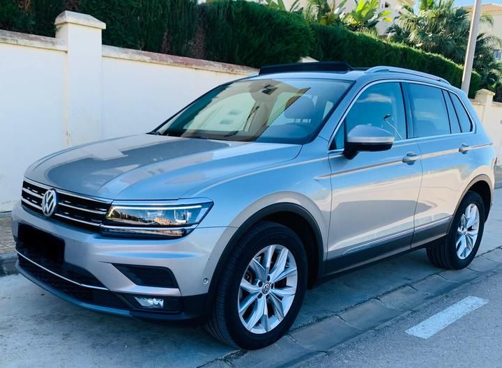 VOLKSWAGEN TIGUAN 4X4 (FOUR WHEEL DRIVE). 2018 wvgzzz5nzjw939130