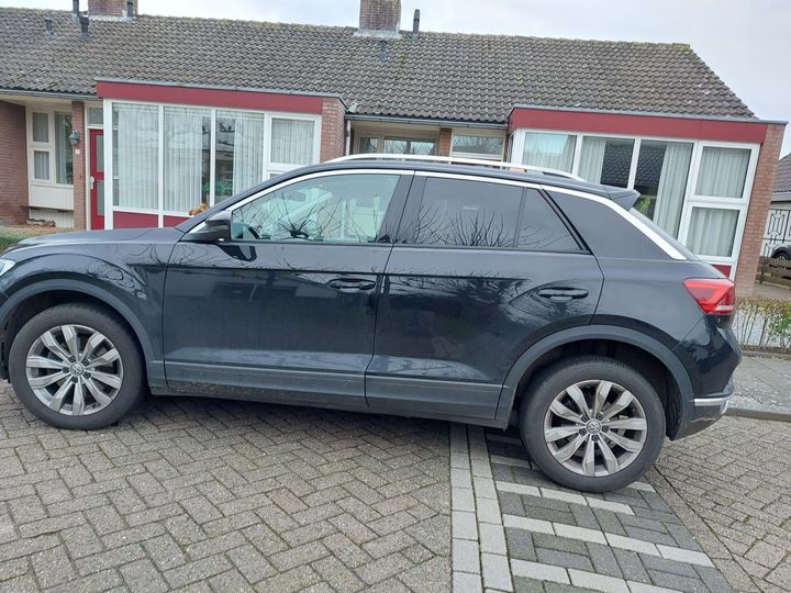 VOLKSWAGEN T-ROC 2018 wvgzzza1zjv071960