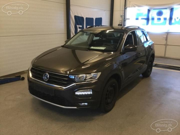 VOLKSWAGEN T-ROC SUV 2018 wvgzzza1zkv011063