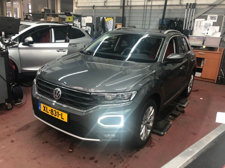 VOLKSWAGEN T-ROC 2019 wvgzzza1zkv064846