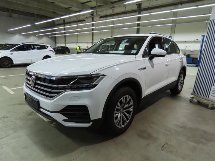 VOLKSWAGEN TOUAREG 2018 wvgzzzcrzkd008300