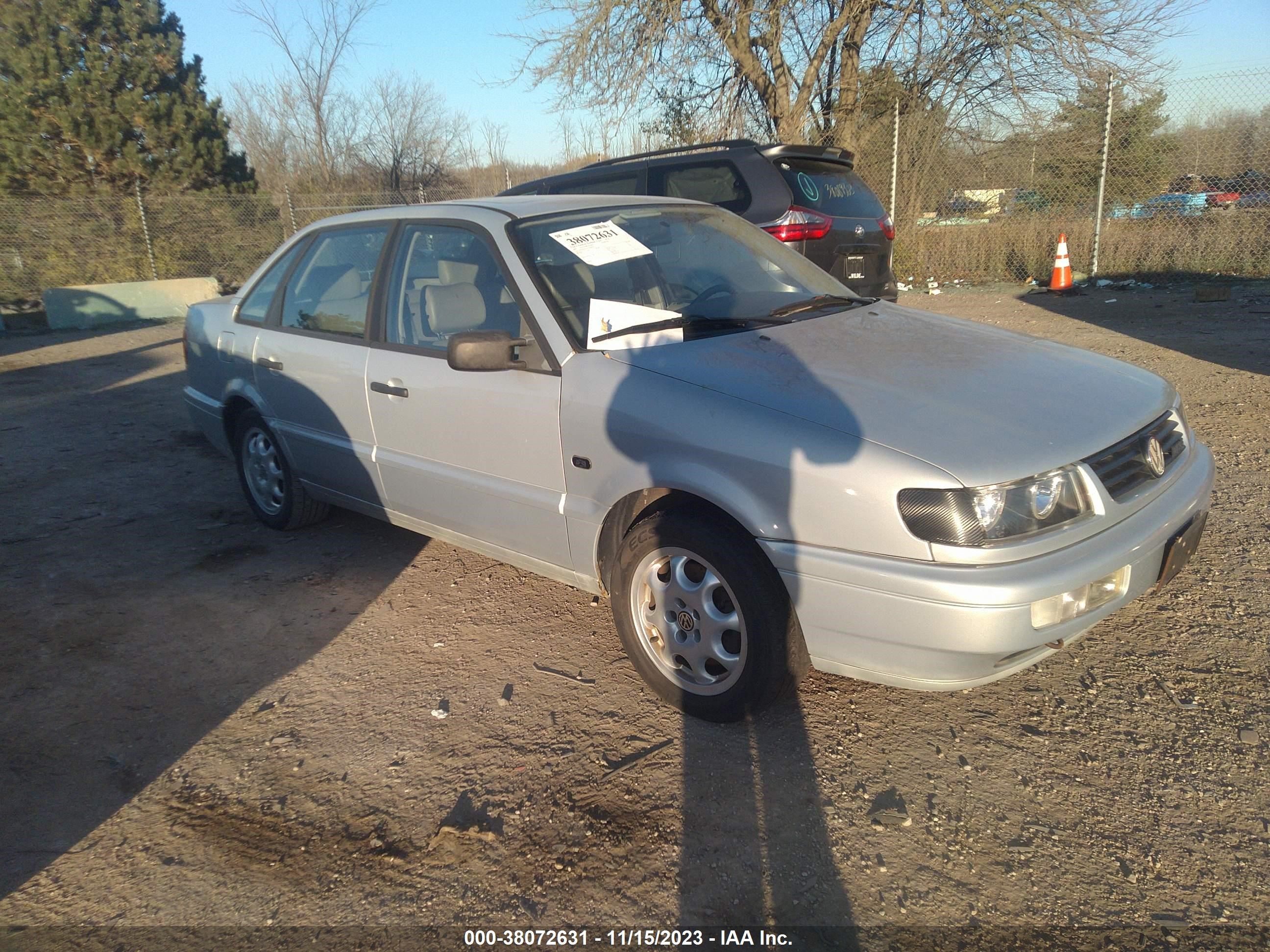 VOLKSWAGEN PASSAT 1997 wvwee83a5vb008634