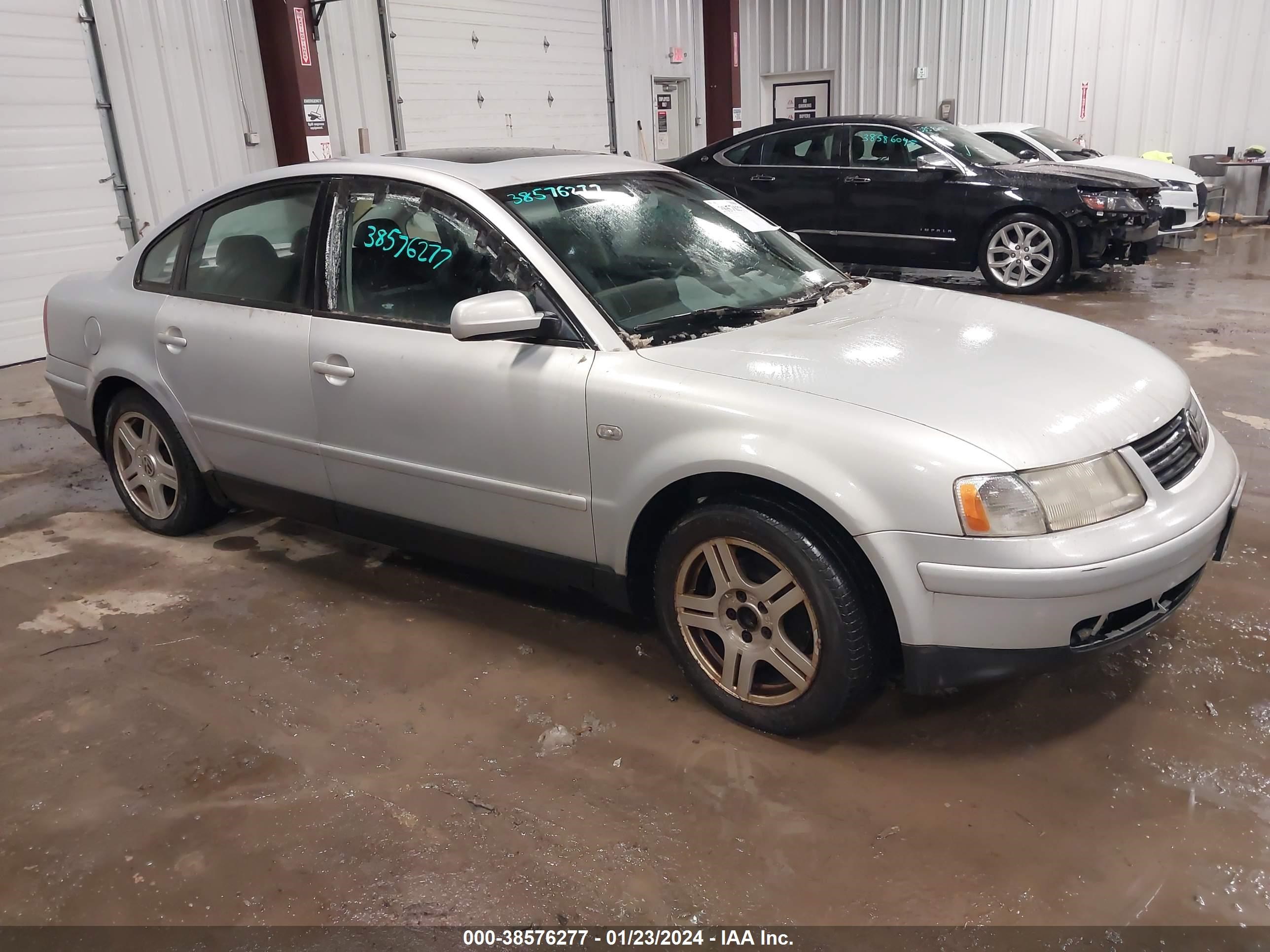 VOLKSWAGEN PASSAT 2001 wvweh63b01e002799