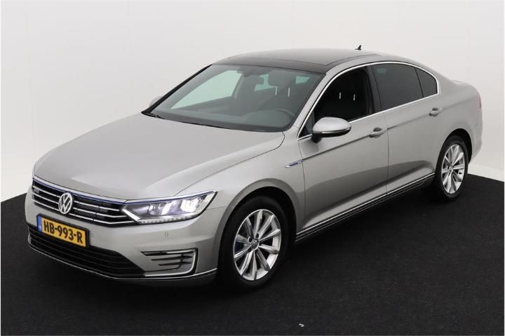 VOLKSWAGEN PASSAT 2015 wvwzzz3czge040165