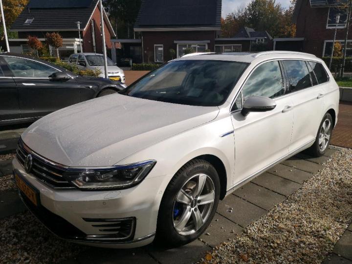 VOLKSWAGEN PASSAT 2015 wvwzzz3czge068227