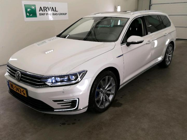 VOLKSWAGEN PASSAT 2015 wvwzzz3czge068889