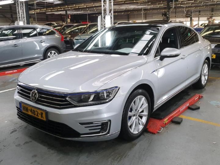 VOLKSWAGEN PASSAT 2015 wvwzzz3czge068982