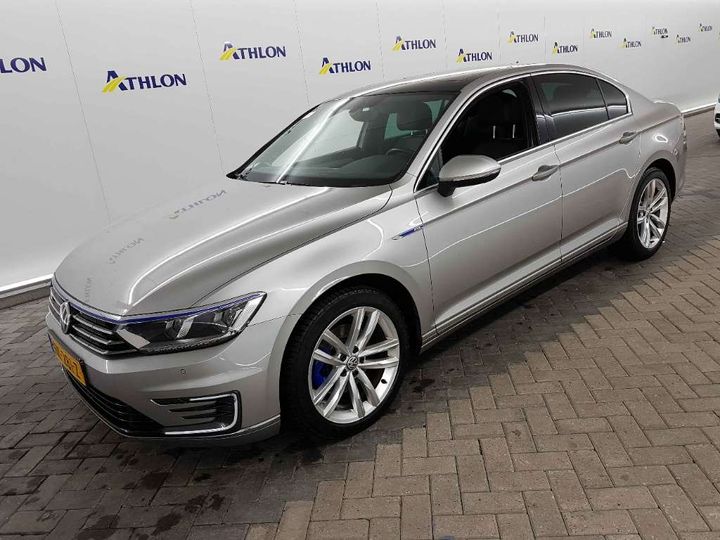 VOLKSWAGEN PASSAT 2015 wvwzzz3czge071401