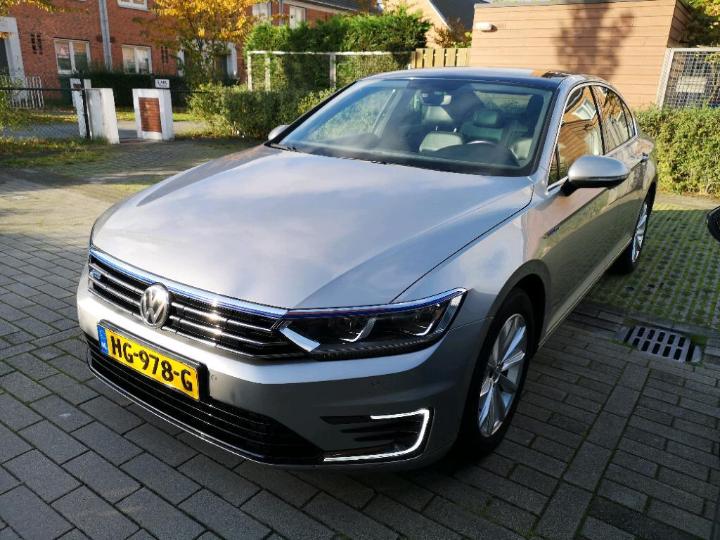 VOLKSWAGEN PASSAT 2015 wvwzzz3czge071428