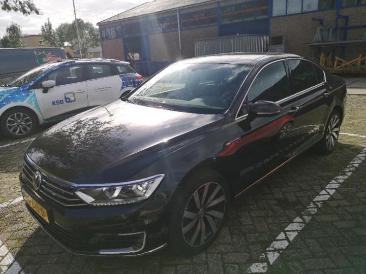 VOLKSWAGEN PASSAT 2015 wvwzzz3czge071484