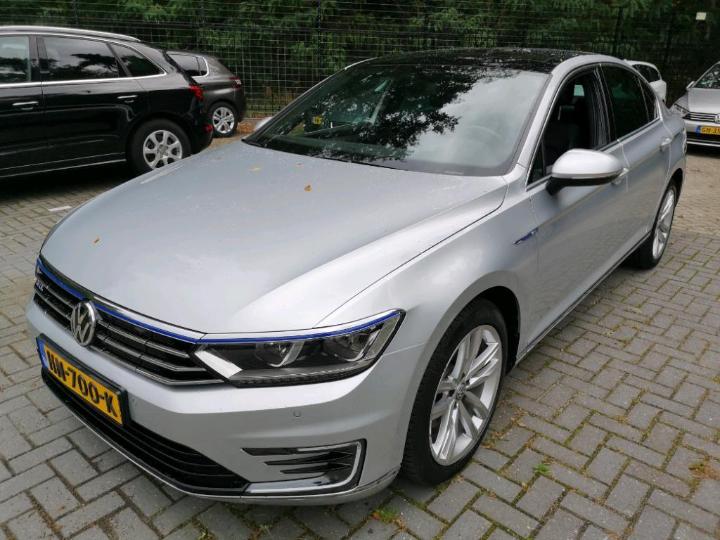 VOLKSWAGEN PASSAT 2015 wvwzzz3czge071750