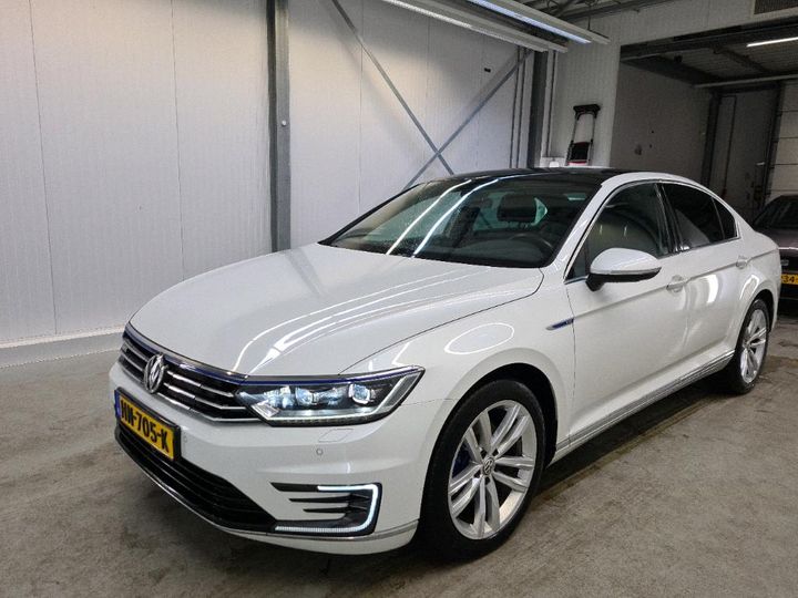 VOLKSWAGEN PASSAT 2015 wvwzzz3czge083998