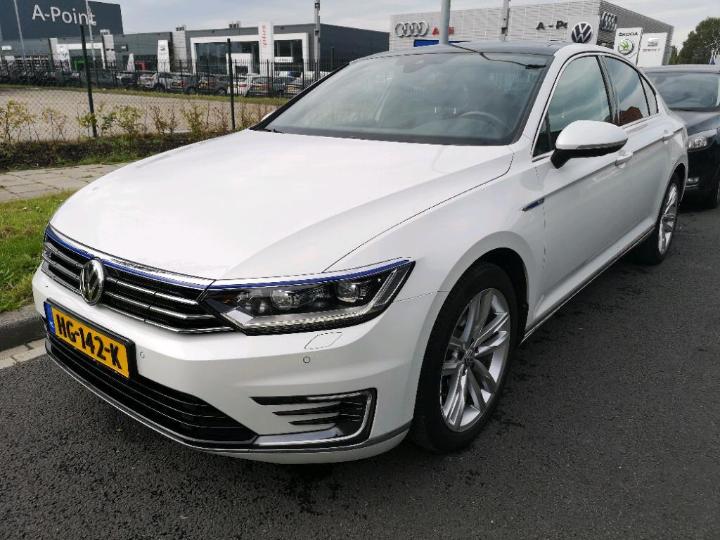 VOLKSWAGEN PASSAT 2015 wvwzzz3czge094813