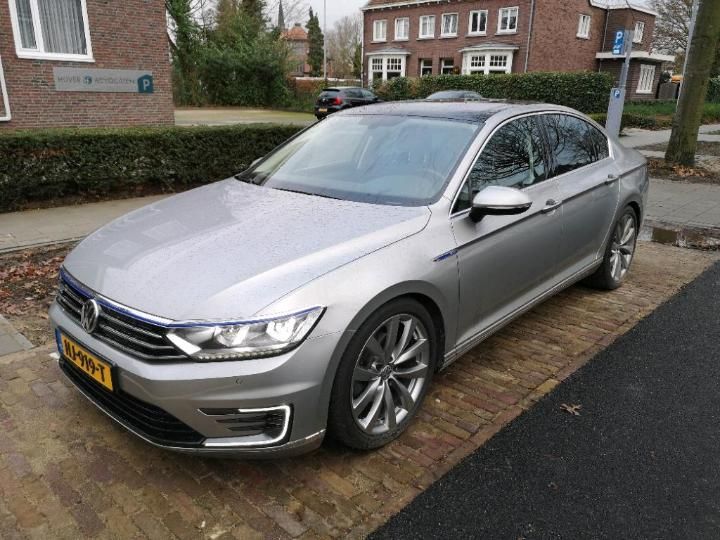 VOLKSWAGEN PASSAT 2015 wvwzzz3czge095999