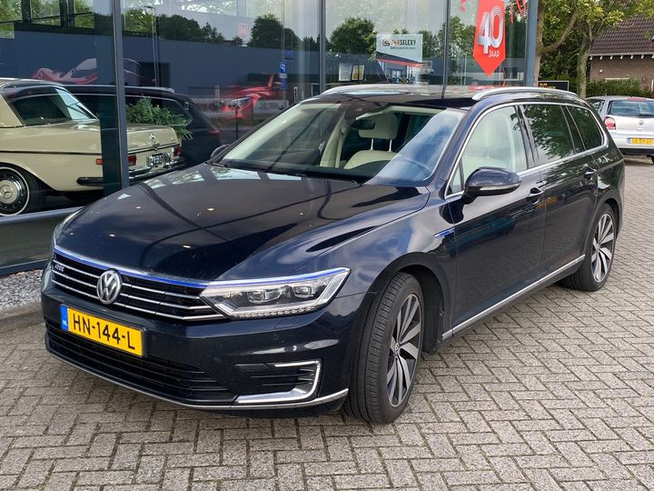 VOLKSWAGEN PASSAT 2015 wvwzzz3czge118843