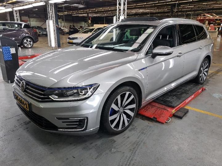 VOLKSWAGEN PASSAT 2015 wvwzzz3czge125269