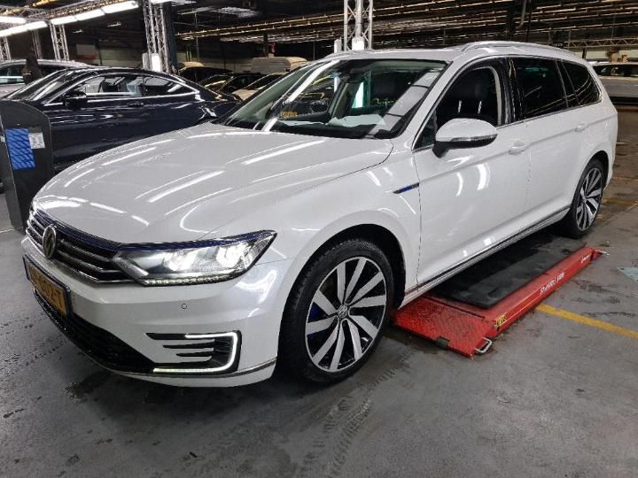 VOLKSWAGEN PASSAT 2015 wvwzzz3czge125389