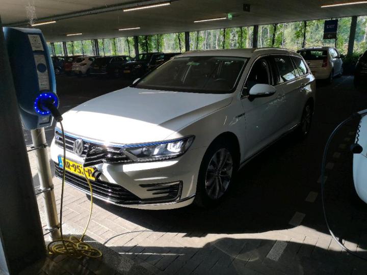 VOLKSWAGEN PASSAT 2015 wvwzzz3czge125491