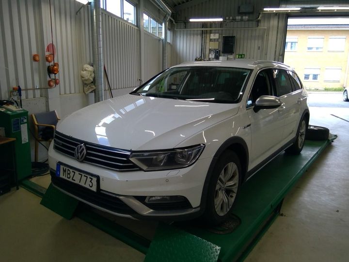 VOLKSWAGEN PASSAT 2015 wvwzzz3czge129748