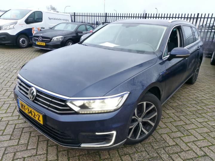 VOLKSWAGEN PASSAT 2015 wvwzzz3czge132055