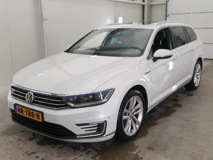 VOLKSWAGEN PASSAT 2015 wvwzzz3czge132344