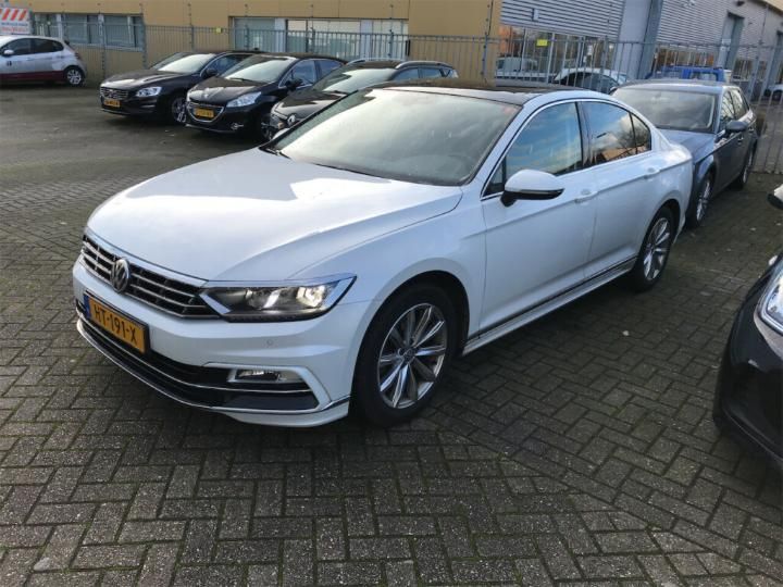 VOLKSWAGEN PASSAT 2015 wvwzzz3czge132637