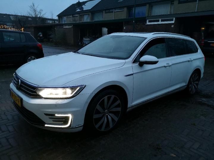 VOLKSWAGEN PASSAT 2015 wvwzzz3czge135683